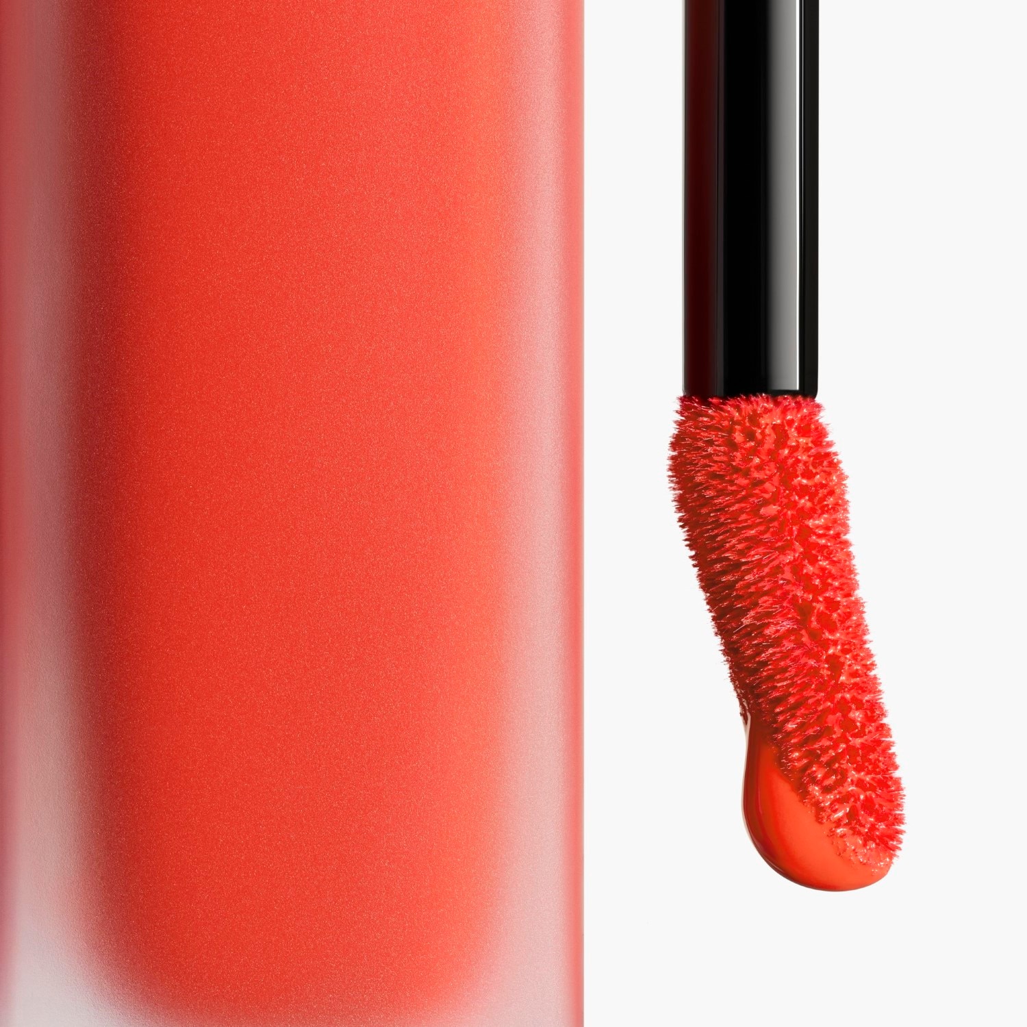 LA BARRA DE LABIOS LÍQUIDA MATE INTENSA DE LARGA DURACIÓN